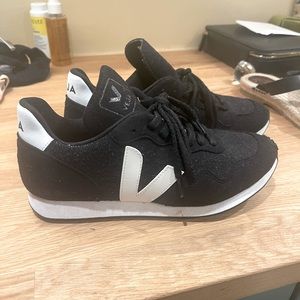 Veja Sneakers Size 39 (8)